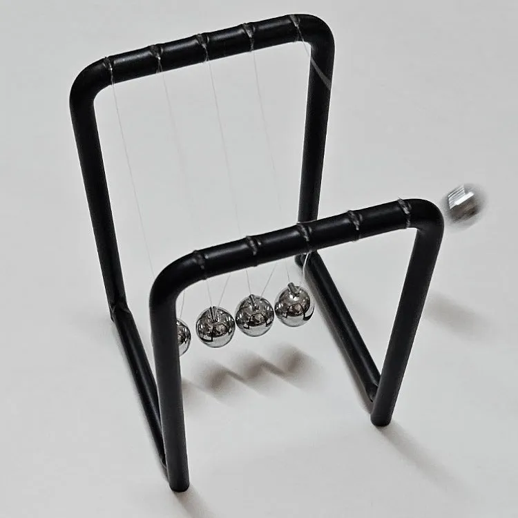 NEWTONS CRADLE 9 CM
